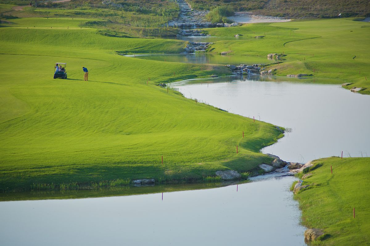 ACAYA GOLF RESORT FOR AVID GOLFERS